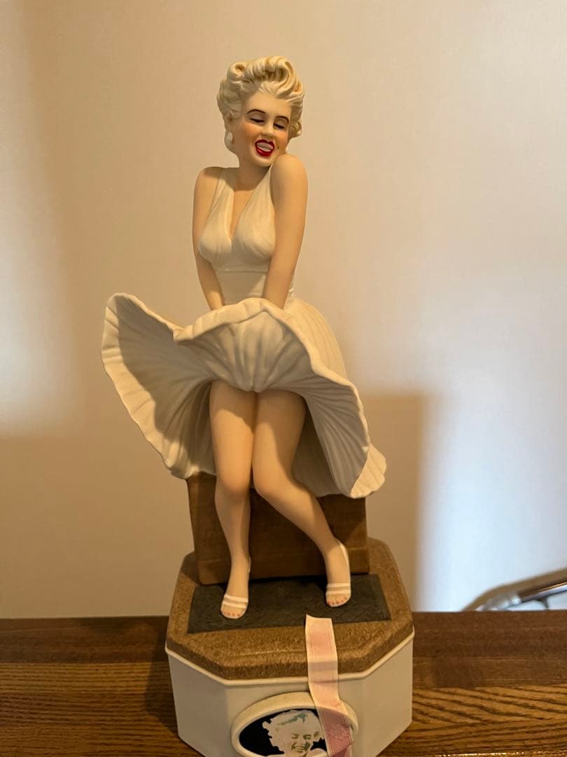 マリリンモンロー「七年目の浮気」 陶器ボトル バーボンウイスキー