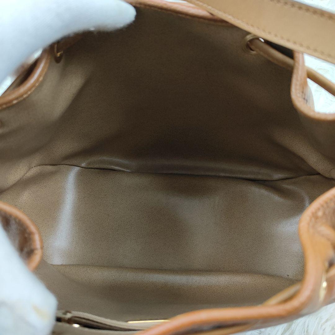 本日限定価格　Dior　ショルダーバッグ　レザー　巾着　肩掛け　CD金具　シボ革