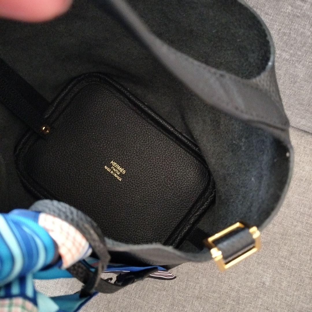 ブラックレザー ハンドバッグ スカーフ付き