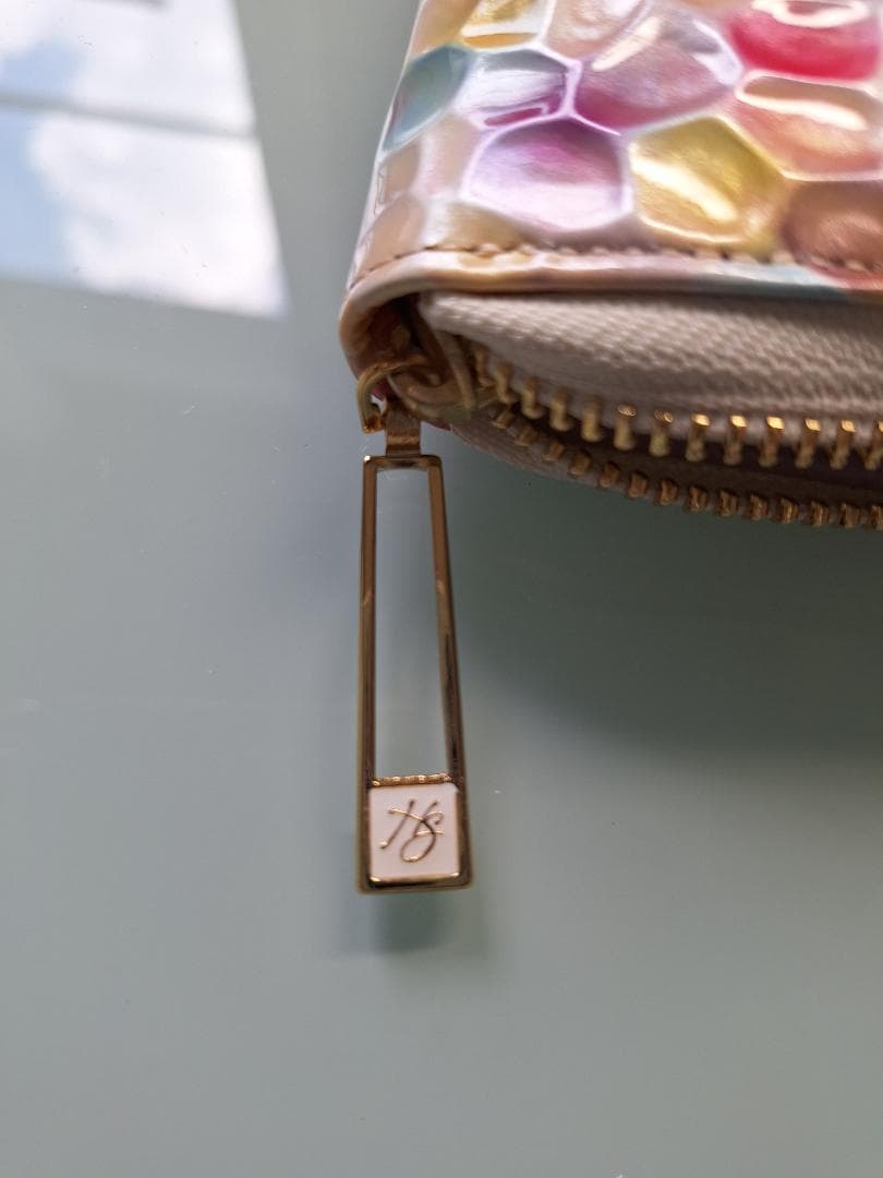 パールエナメル 二つ折り財布