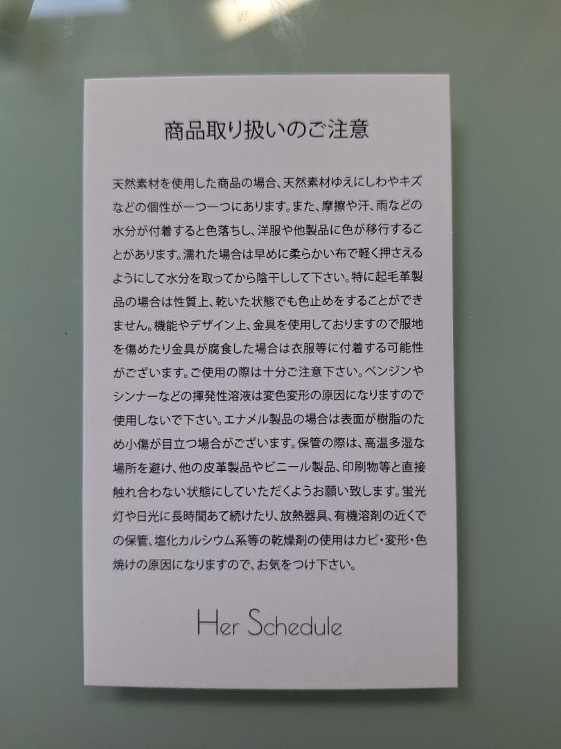 パールエナメル 二つ折り財布