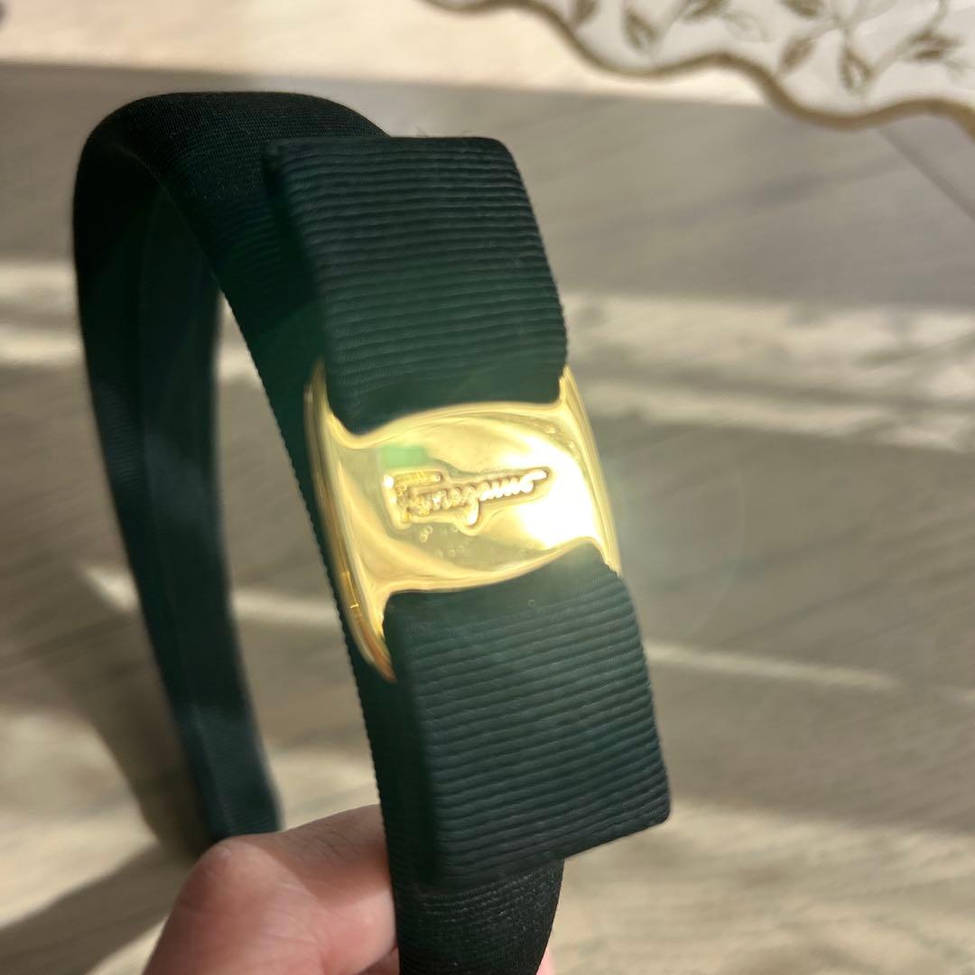 【未使用】フェラガモ　カチューシャ　黒