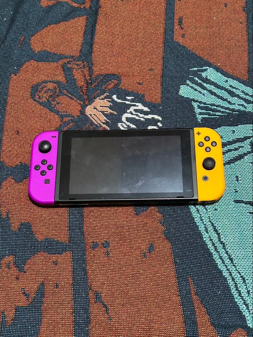 Nintendo Switch 本体 付属品全て揃っています 人気カセット付き