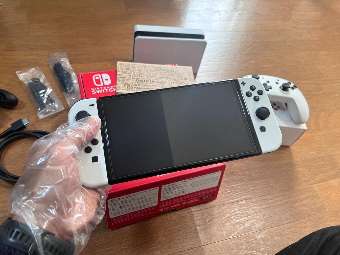 Nintendo Switch OLEDモデル 本体（コントローラー付き）