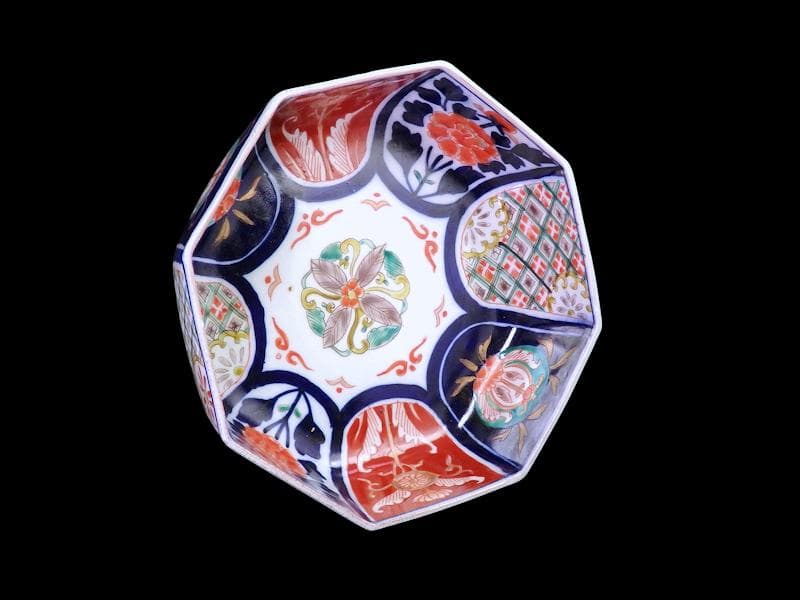 古伊万里 色絵 牡丹に菊 十字四方襷紋に雪輪 八角鉢 C017AS-fbvg