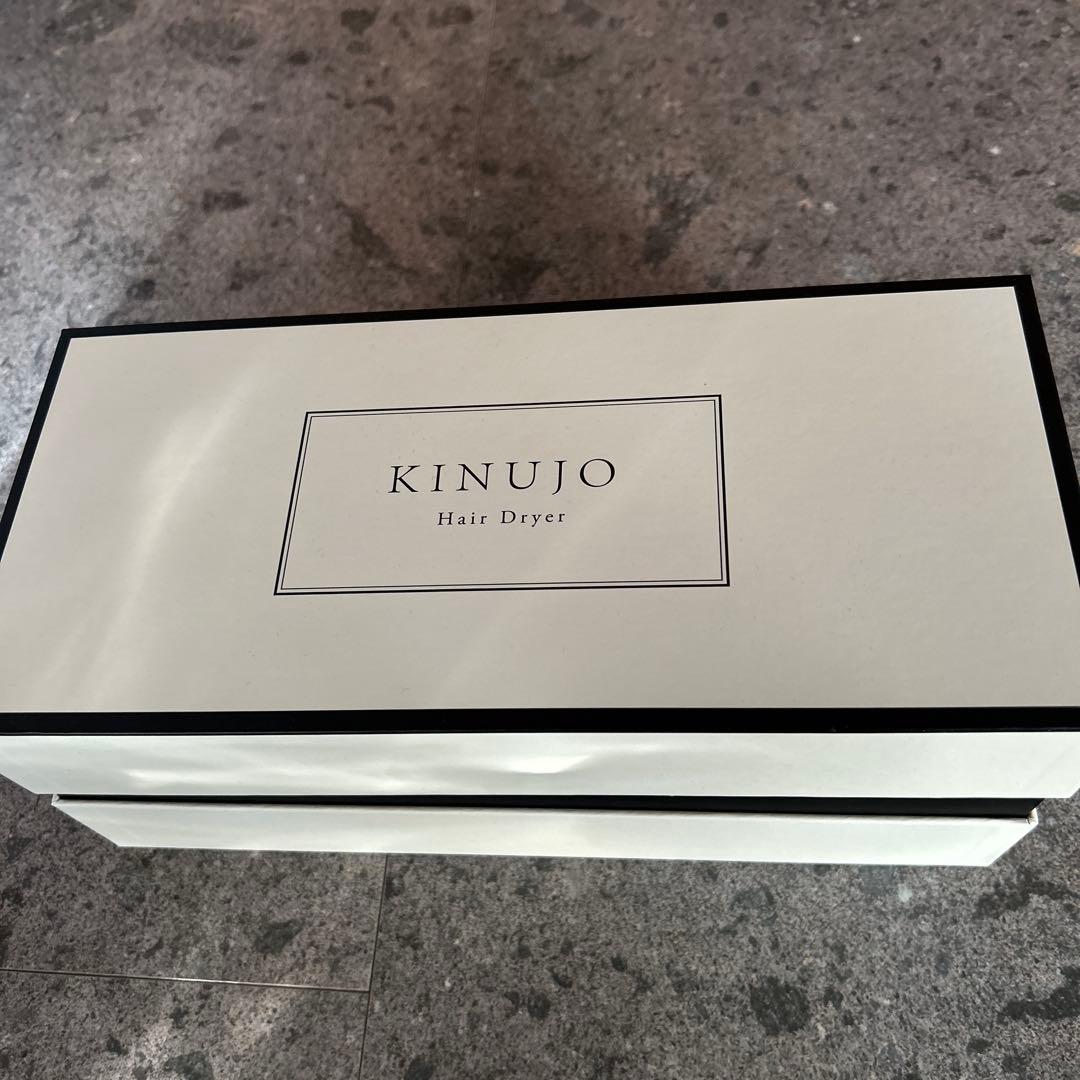 ムトゥー KINUJO ヘアドライヤー ホワイトKH301 収納ケース付き