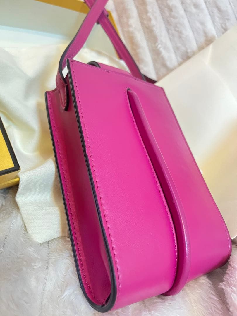 FENDI フェンディ 携帯ポーチ フォンポーチ ピンク　　ショルダーバッグ