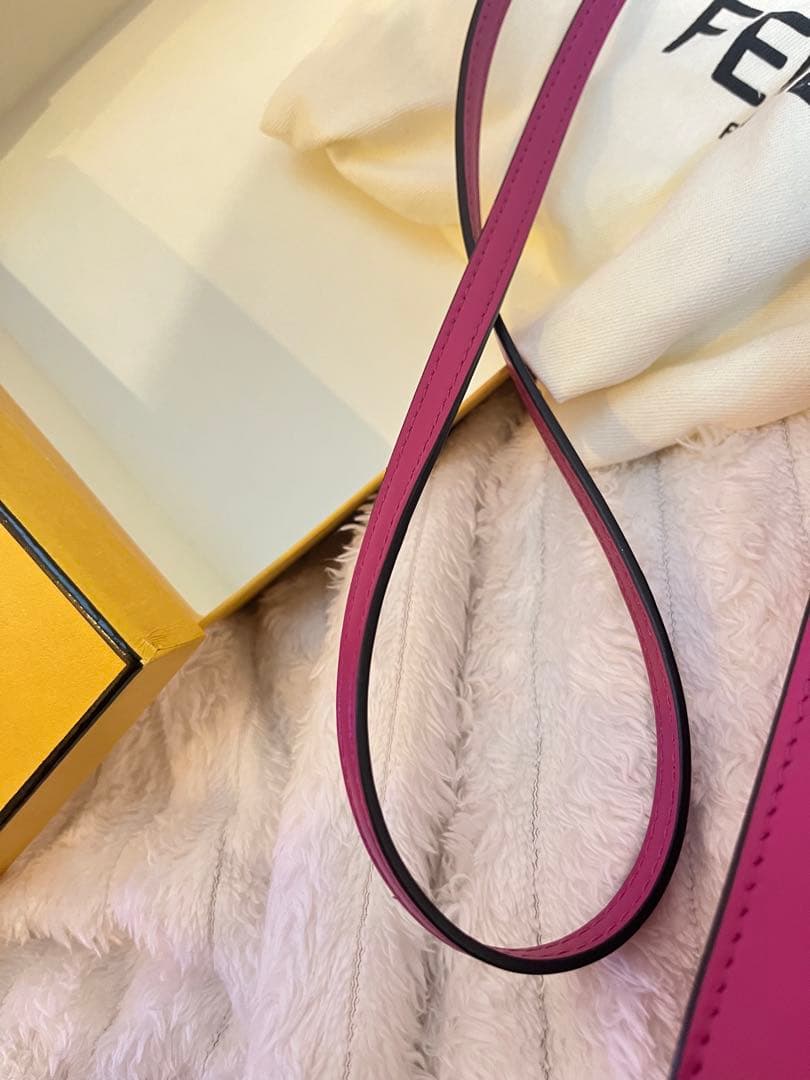 FENDI フェンディ 携帯ポーチ フォンポーチ ピンク　　ショルダーバッグ