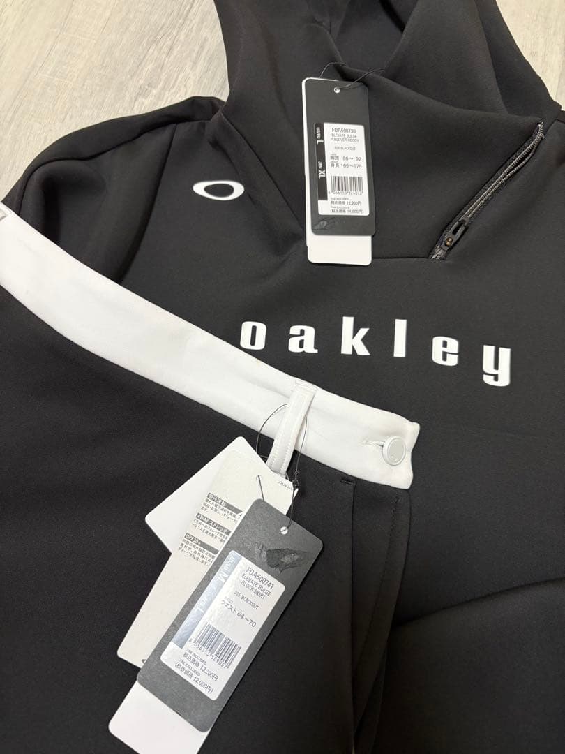 新品L、XL OAKLEY オークリーゴルフセットアップ パーカー＆スカート