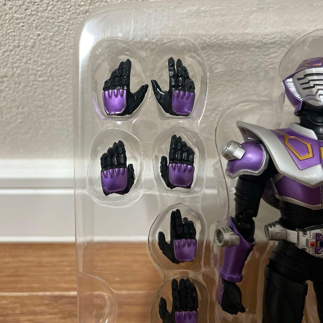 未使用品　S.H.Figuarts 仮面ライダー王蛇　フィギュア　龍騎