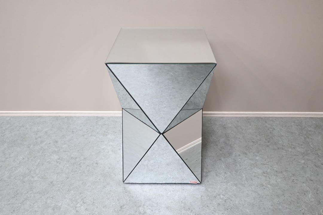 極美品】KARE カレ ラグジュアリートライアングル32×32 サイドテーブル