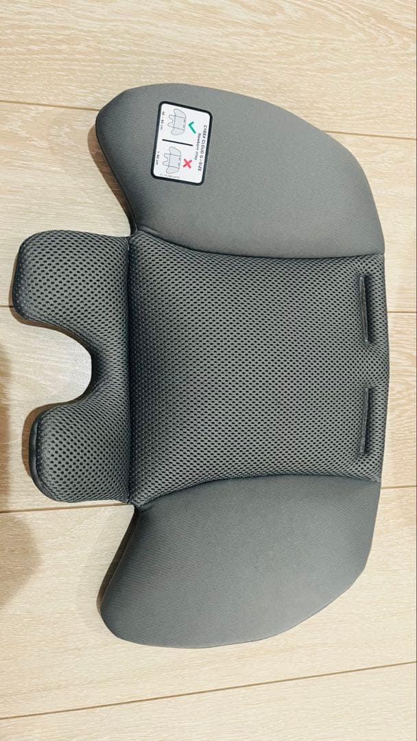 【値下中】cybex クラウドG i-Size 【カーシートアダプター付き】