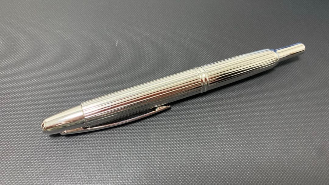 PILOT キャップレスストライプFニブ