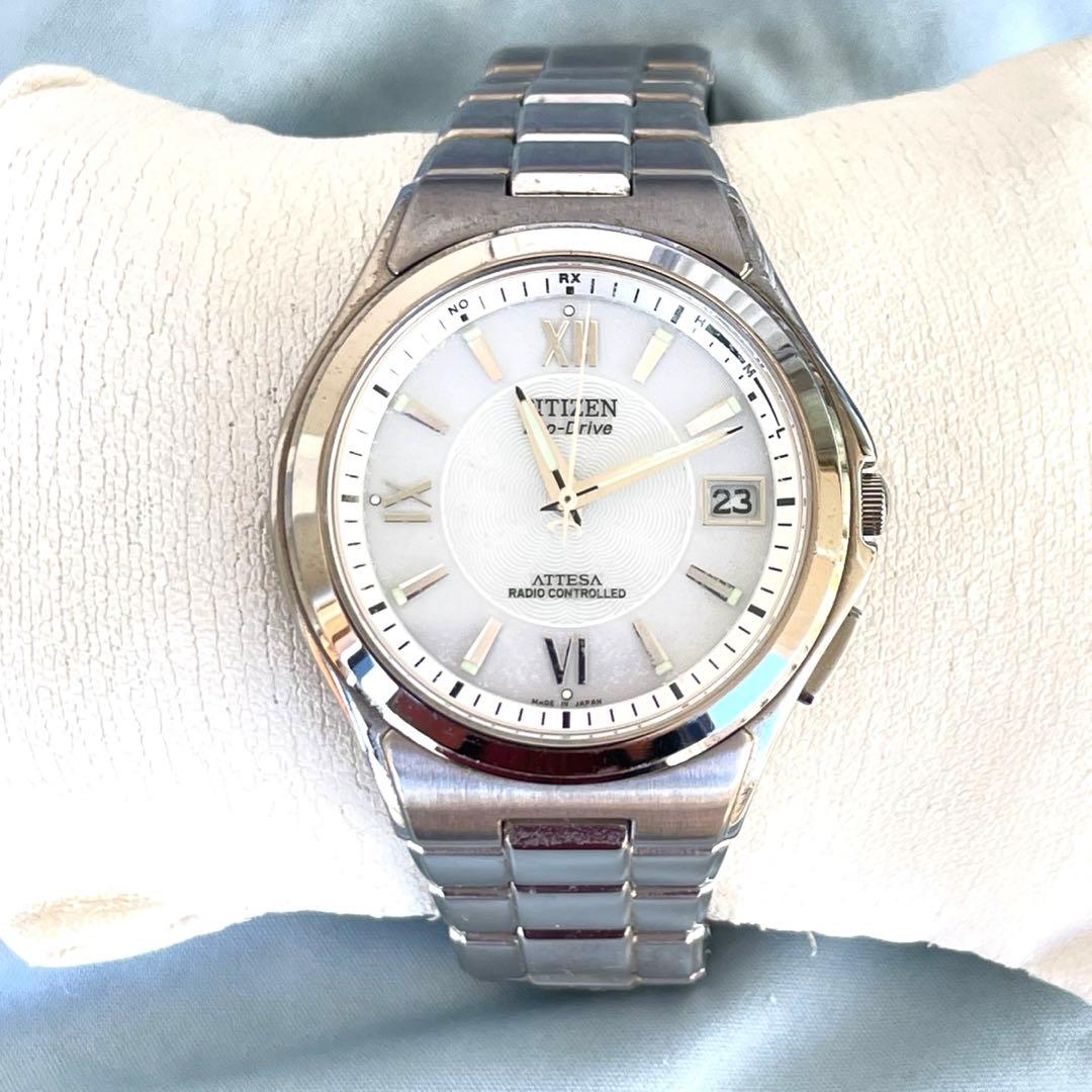 よよっと美品❣ATTESA❣H110白文字盤　チタン製　電波ソーラー　稼働