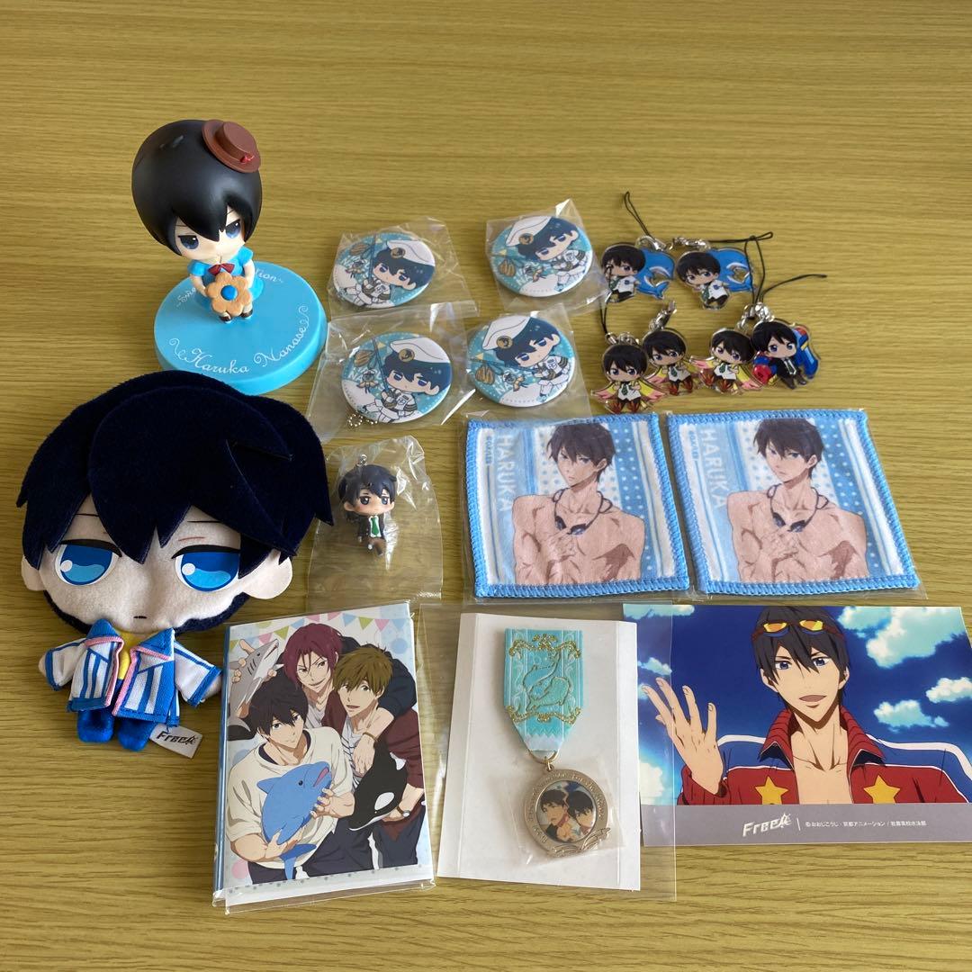 Free! 七瀬遙 グッズ纏め 缶バッジ・フィギュア他…