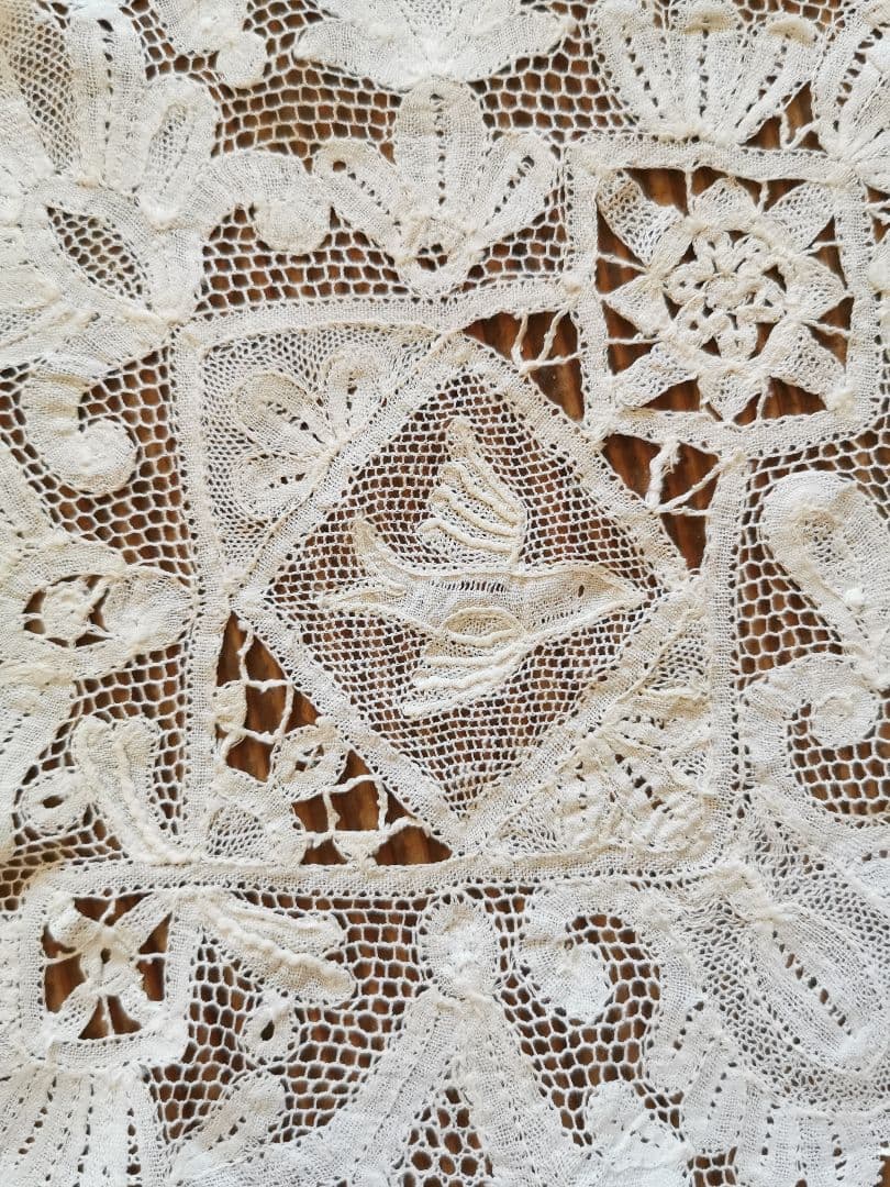 アンティーク 1880年頃 ミラネーゼレース 飛ぶ鳥 ボビン編リネン