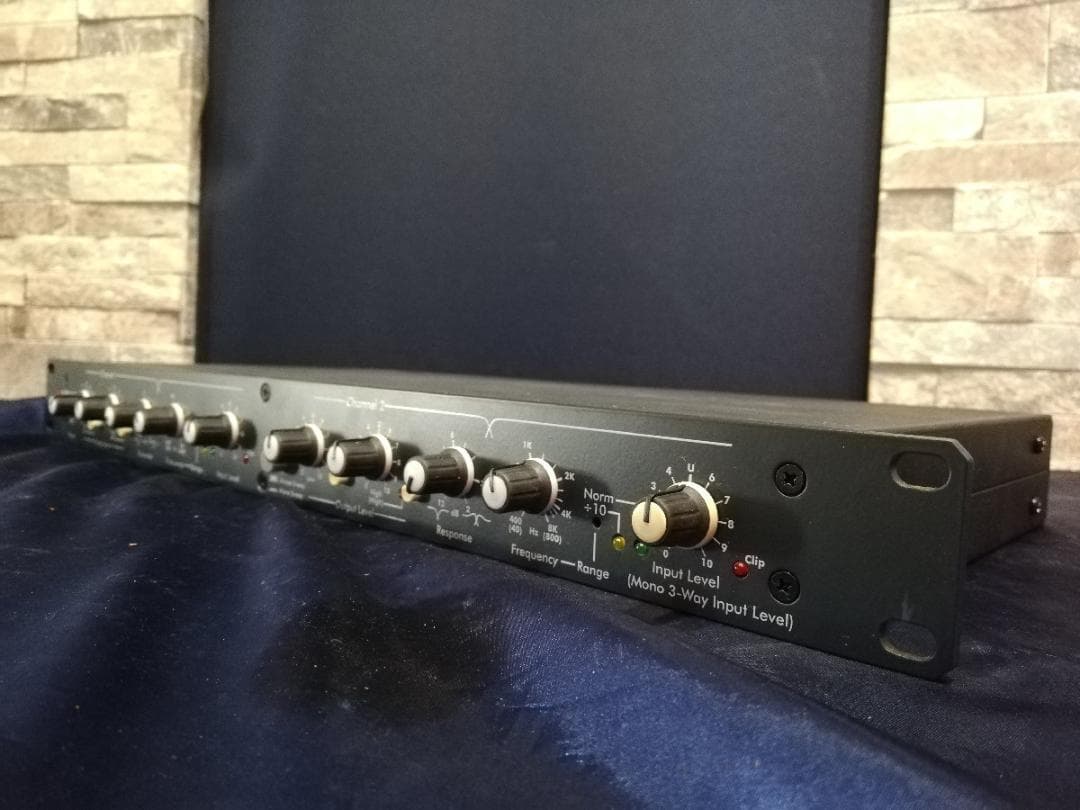 ASHLY XR-1001 チャンネルデバイダー m0o2038