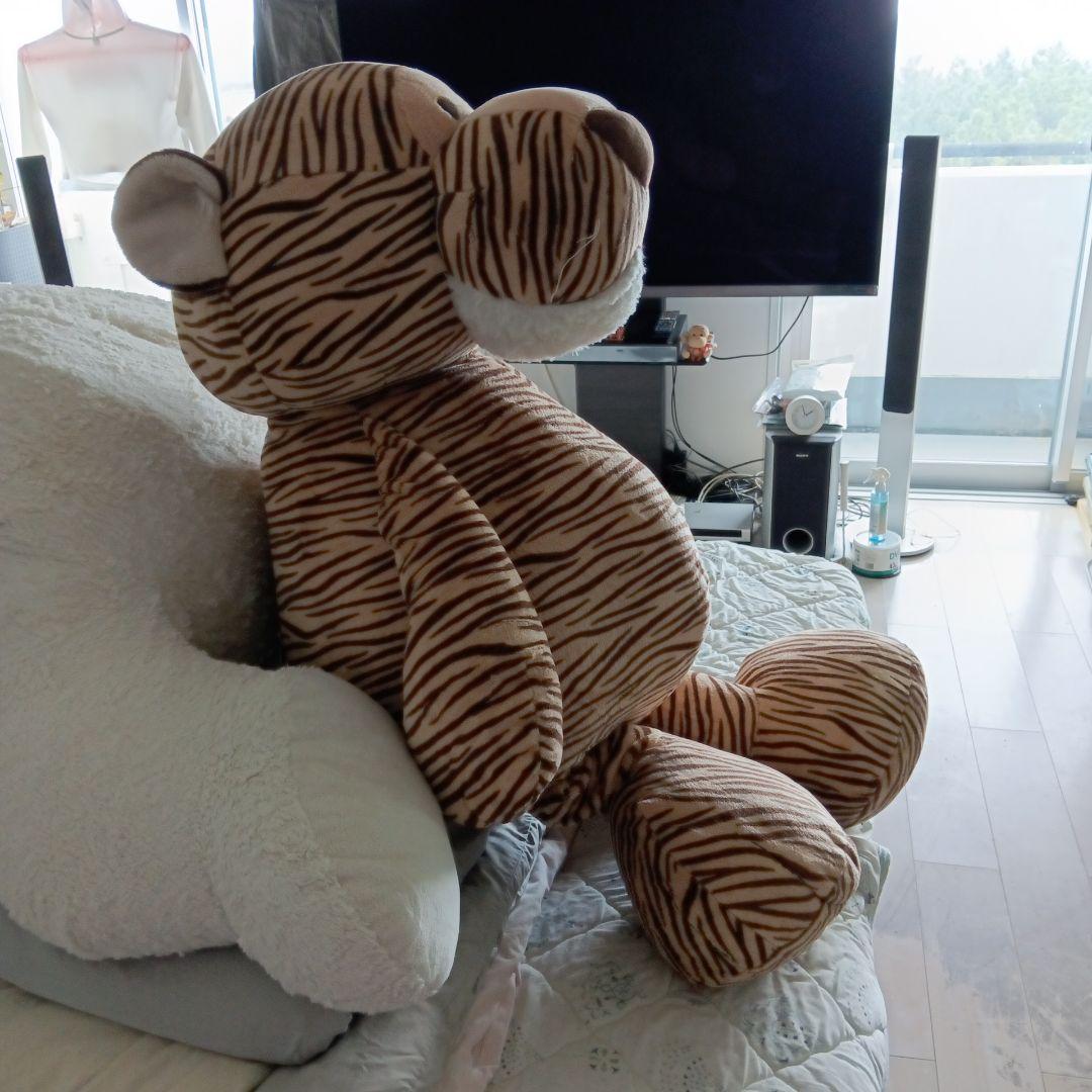 海外では、一家に一体はあるといわれるブランドの大きなトラのぬいぐるみです。