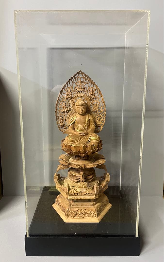 田中野夫様専用 総白檀仏像座阿弥陀六角台座ケマン付天人