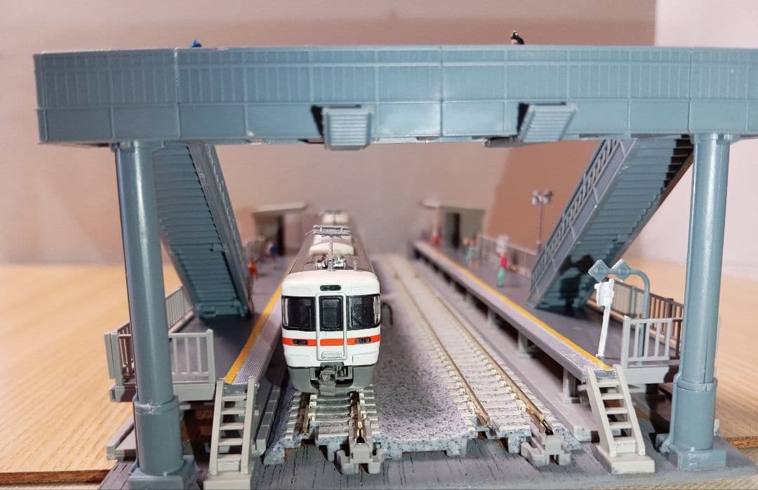 Nゲージ 対向式ホームセット（レール付き）ジオラマ