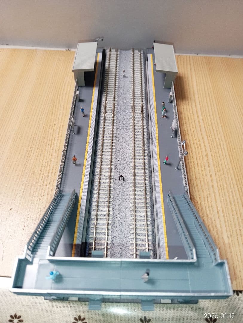 Nゲージ 対向式ホームセット（レール付き）ジオラマ
