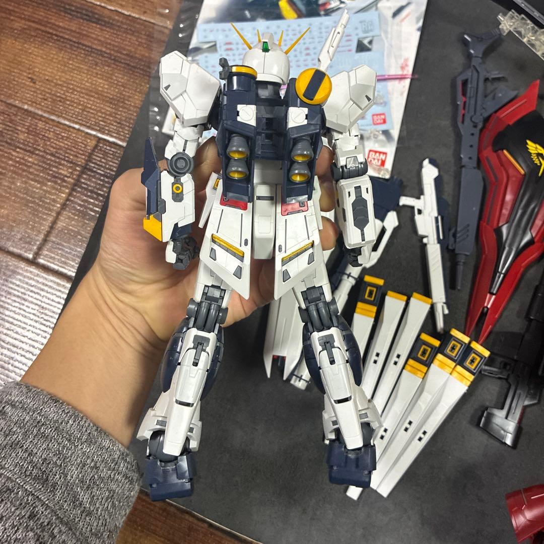 ガンプラ（説明書付き）ジャンク品　MGνガンダム+サザビー　ver.Ka セット