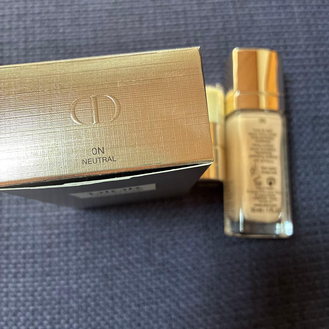 ディオール プレステージ ル マイクロ フルイド タン 0N