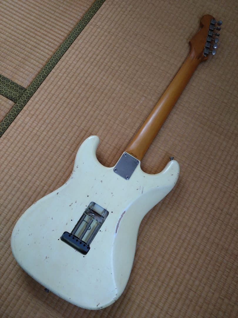 価格交渉ご自由に!ストラトキャスターレリックホワイト