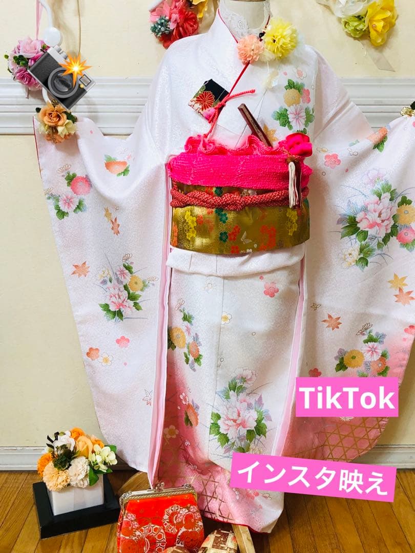 七五三七歳❣️四つ身着物未使用⭐︎白地に花々金彩煌びやか絢爛⭐︎完全フルセット銘品