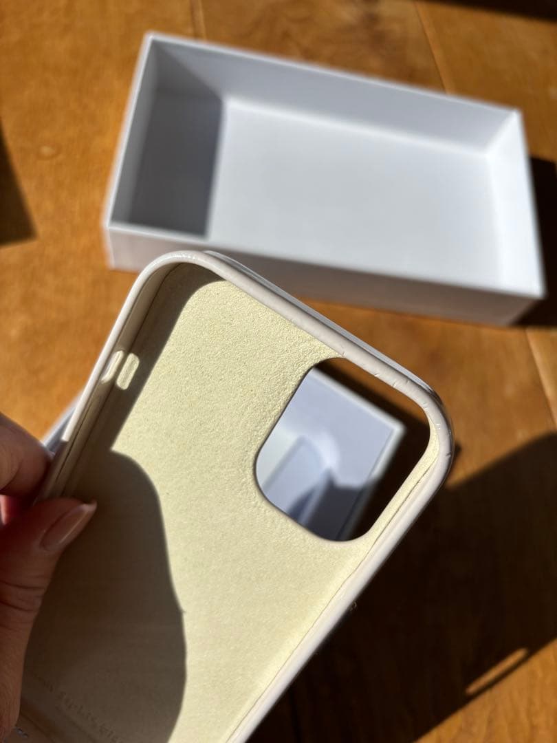 The Puffer Case - Oat Milk / iPhone 16用 - メルカリ