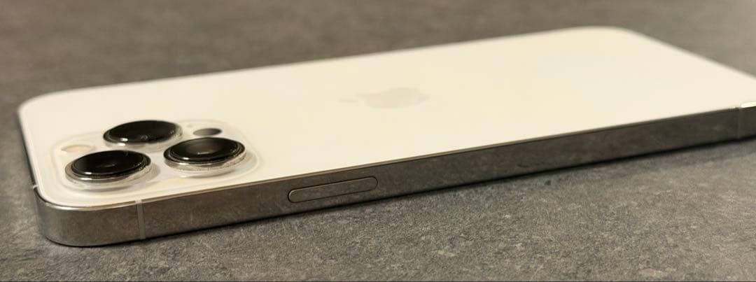 iPhone13promax シルバー 256GB バッテリー残量82%