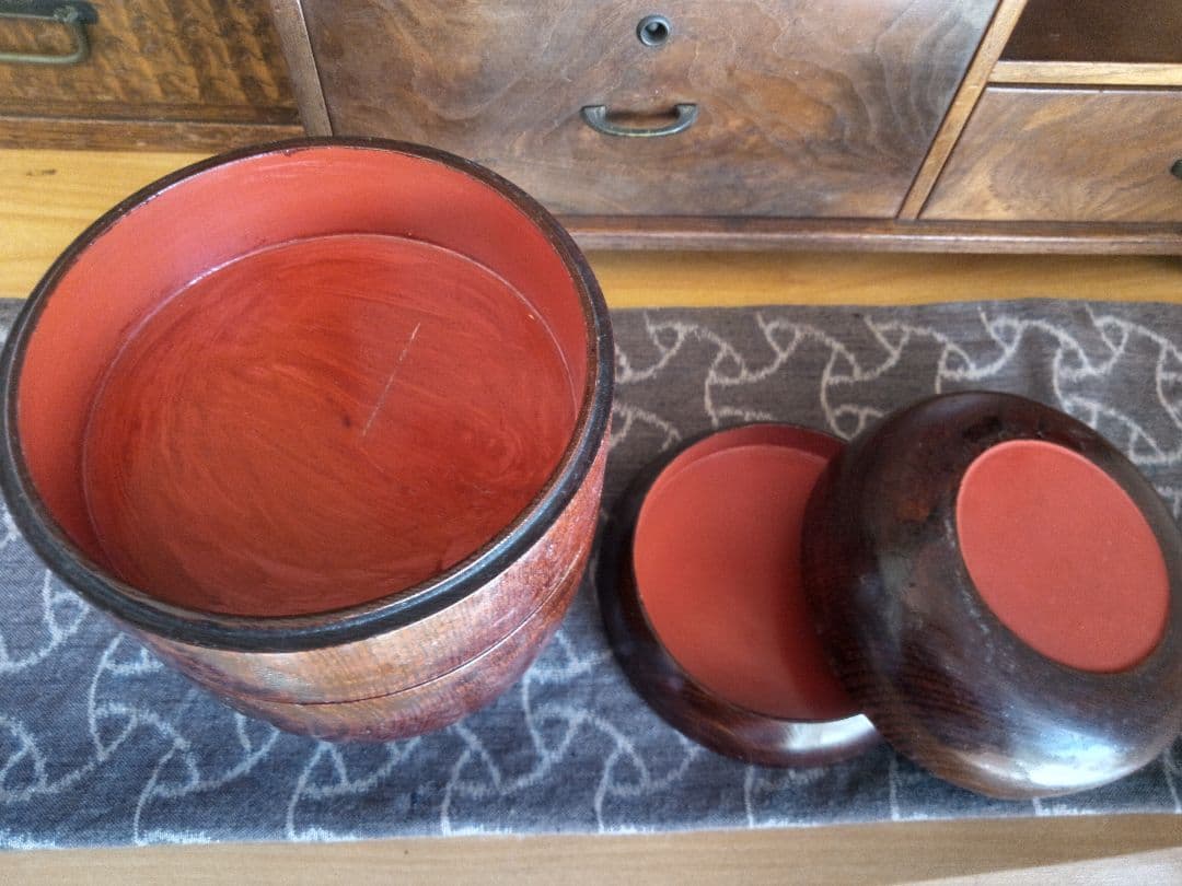 欅一木くりぬき弁当箱 三段重ね 漆塗り