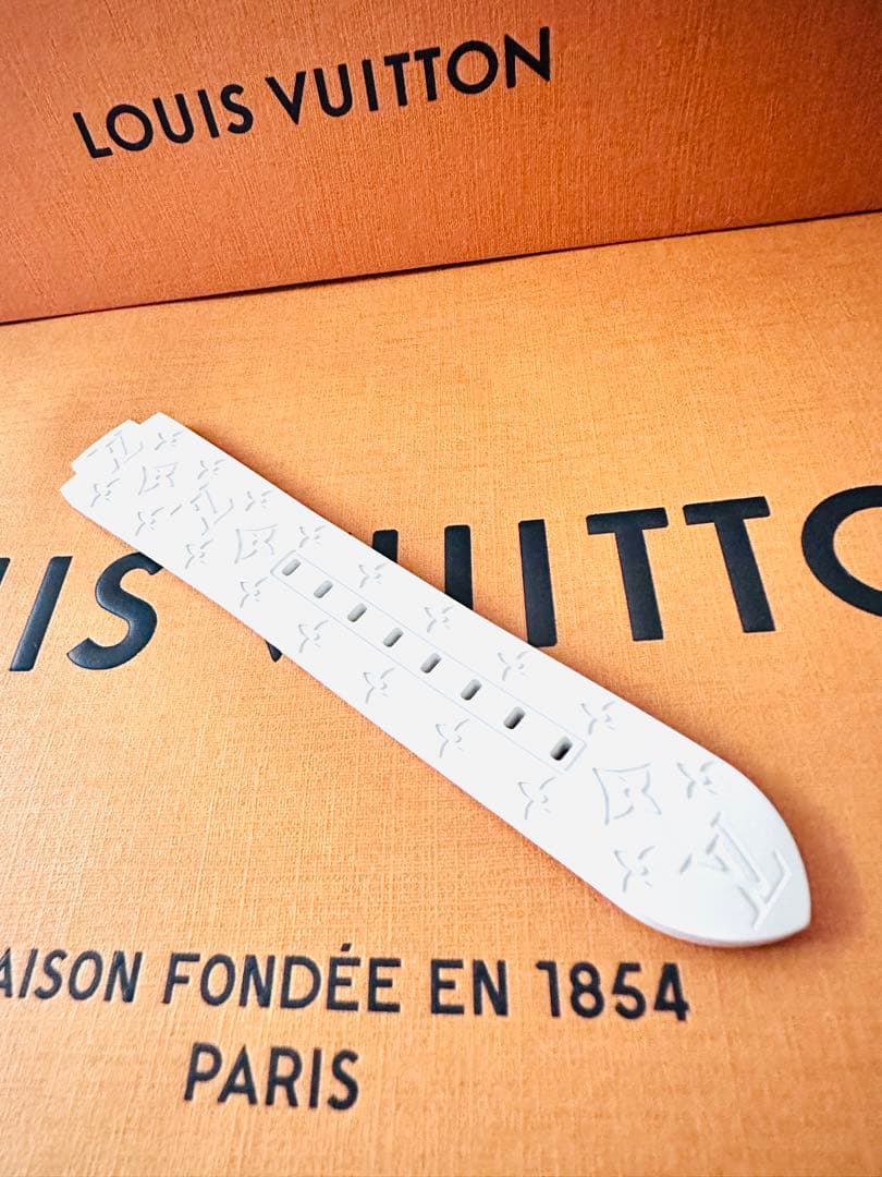 [新品未使用] LV ルイヴィトン タンブール モノグラム ラバーベルト (L)