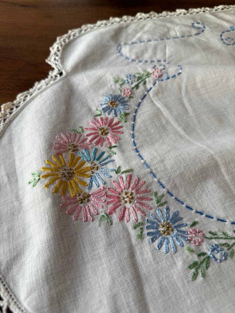 フランスアンティークஐ⋆*優しい花柄刺繍のクロスஐ⋆* - メルカリ