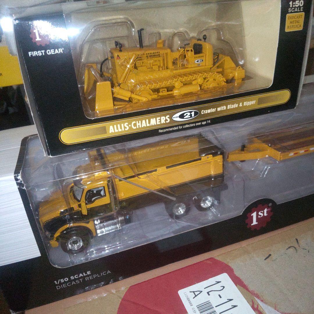 ファーストギア　ダンプ重機積載トレーラー　ブルドーザー　2セット 1/50