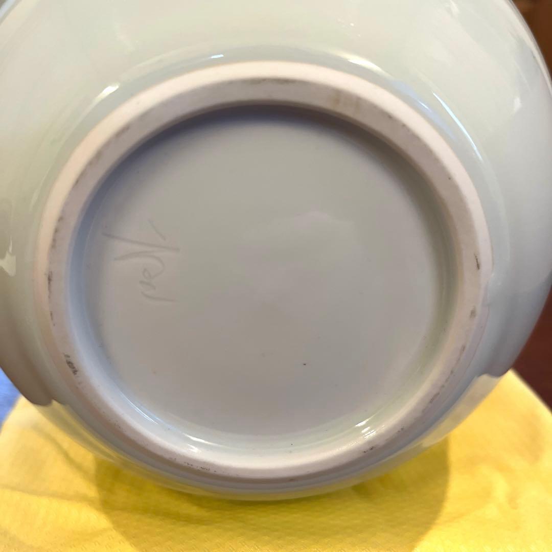 白磁彫 壺 松尾重利造