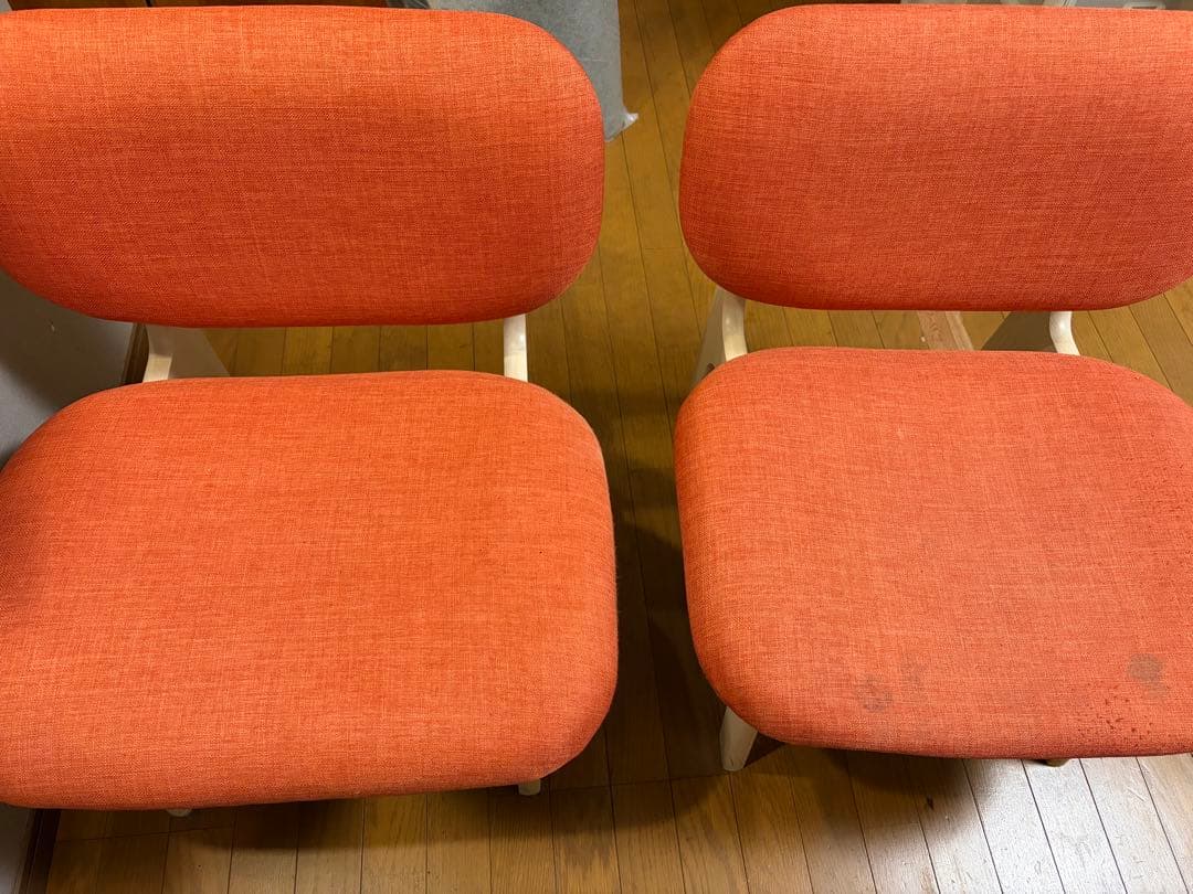 値下げしました！ニトリ　ホワイトダイニングテーブルとオレンジ椅子セット