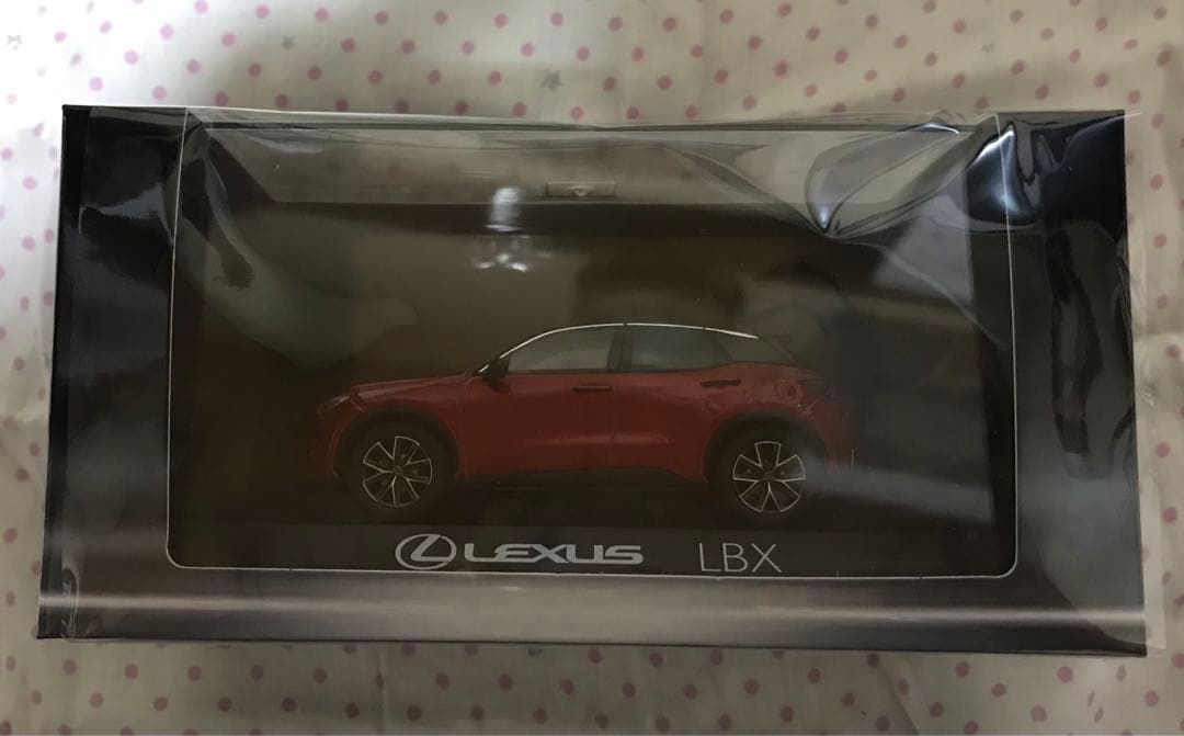 レクサス　LBX 左ハンドル　京商　③
