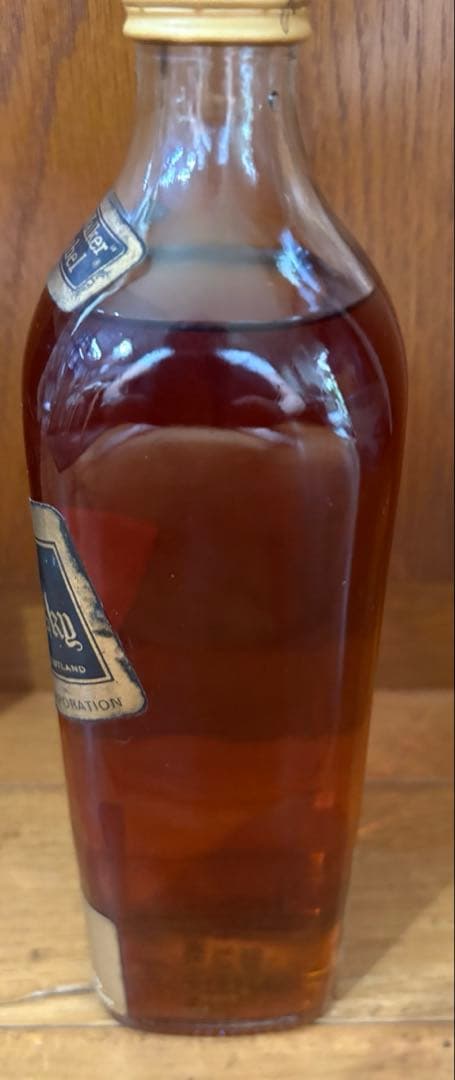 ジョニーウォーカー ブラックラベル 金キャップ 白紋章 化粧箱付き