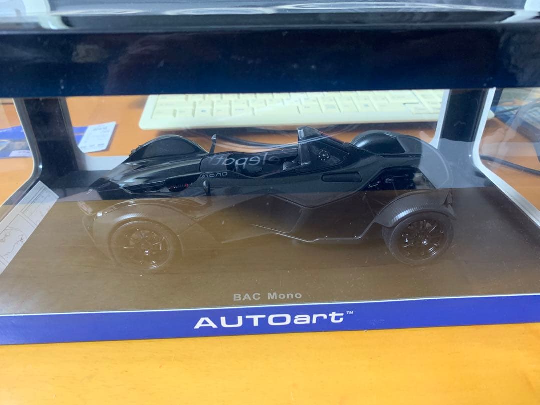 オートアート　1/18 BAC mono ミニカー　ブラック/カーボン仕様