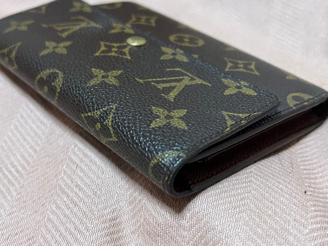 ルイヴィトン　三つ折り財布　モノグラム　ポルトトレゾール M61202