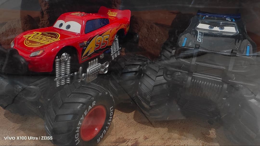 【激安】 カーズ モンスタートラック ミニカー　4台セット ラミレス メーター