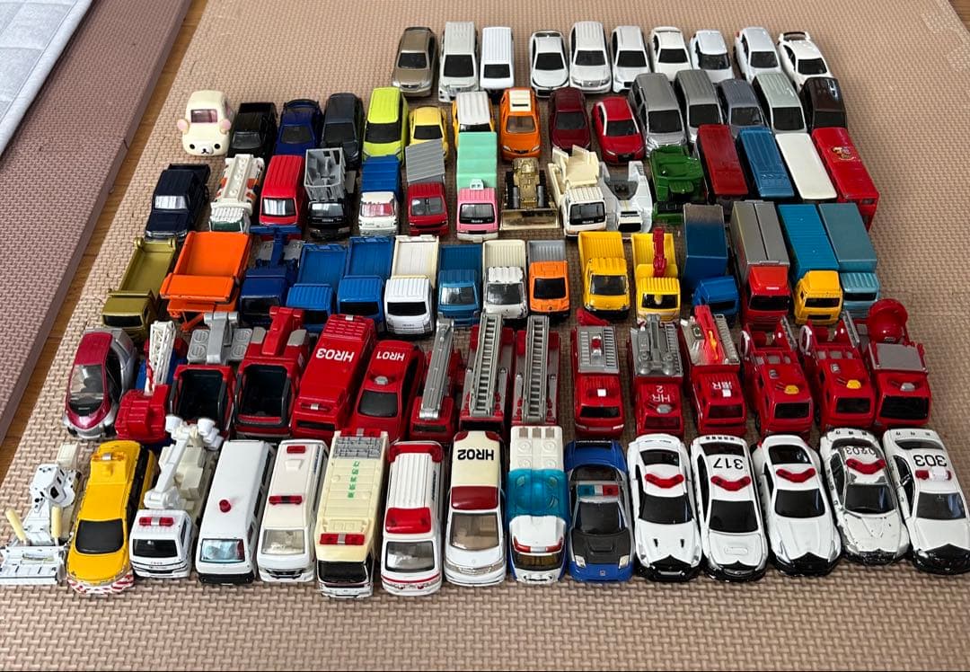 トミカ まとめ売り　85台
