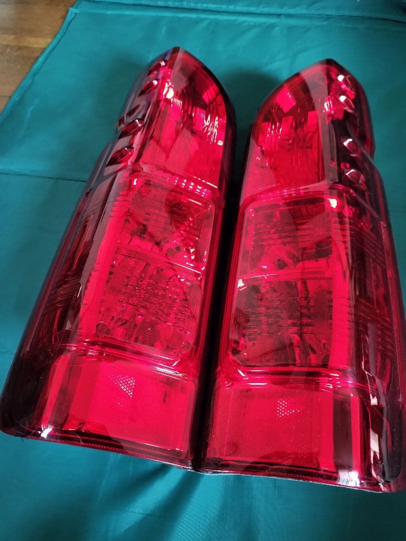 ハイエース用 赤テールランプ 2個セット ハイエース 200系 LED