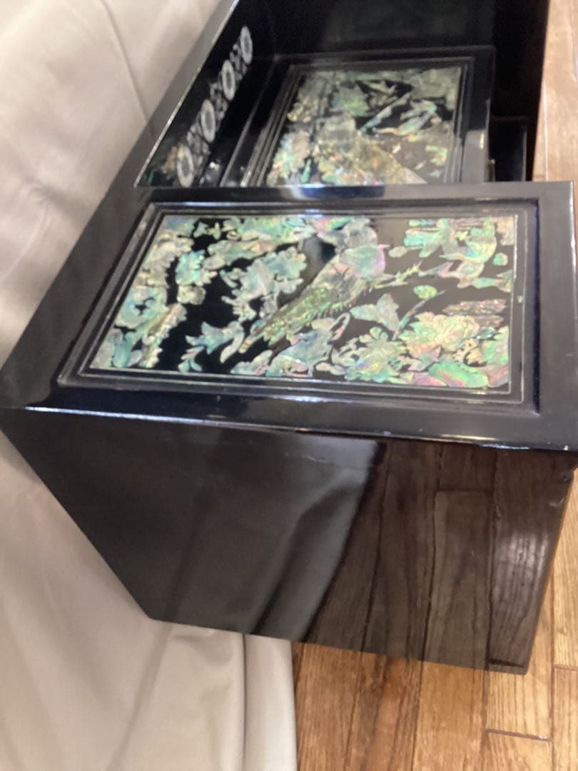 韓国伝統工芸 螺鈿細工漆塗り 青貝象嵌細工の黒木製収納家具 ヴィンテージ