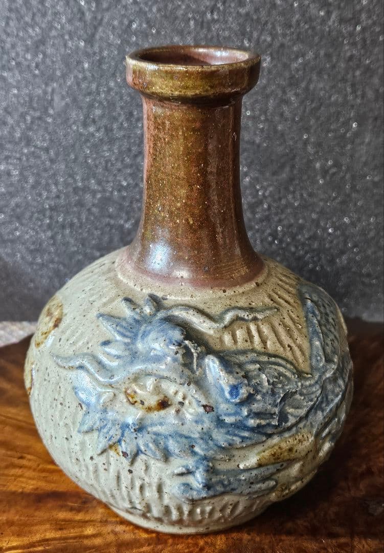 時代古作品❗沖縄の焼物　古琉球　壺屋焼　やちむん　陽刻浮彫色絵　雲龍巻き壺　徳利