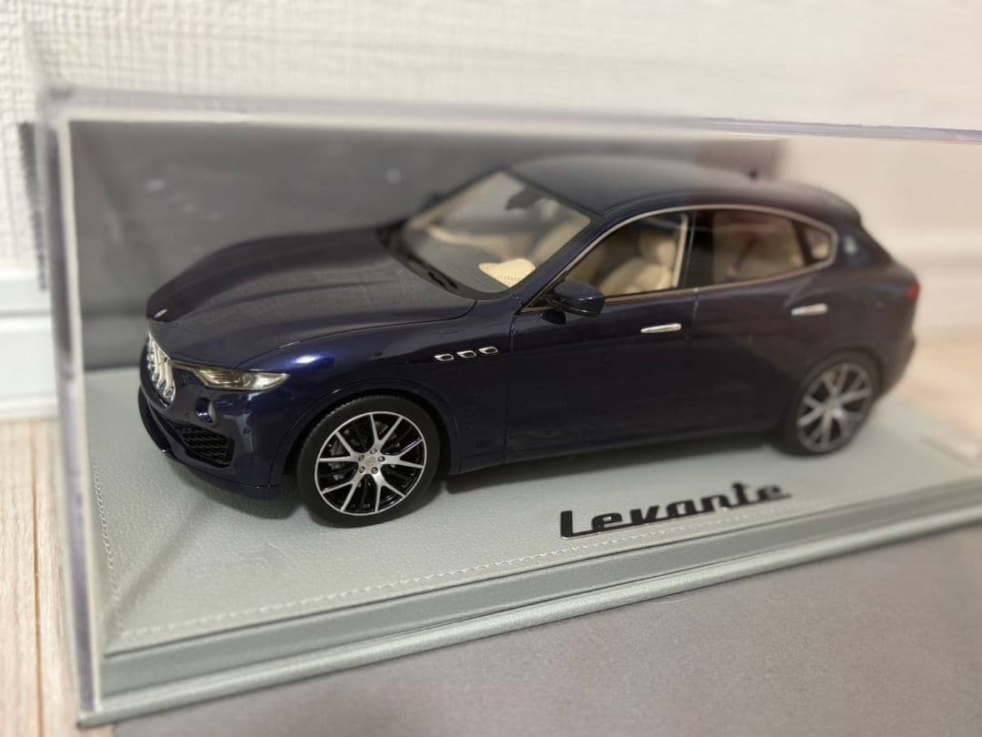 マセラティ　レヴァンテ ミニカー 1/18　ブルーパッシオーネ