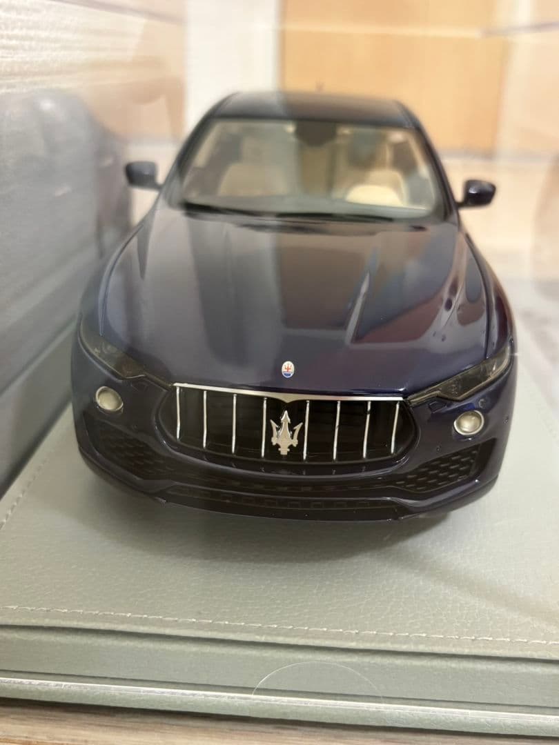 マセラティ　レヴァンテ ミニカー 1/18　ブルーパッシオーネ