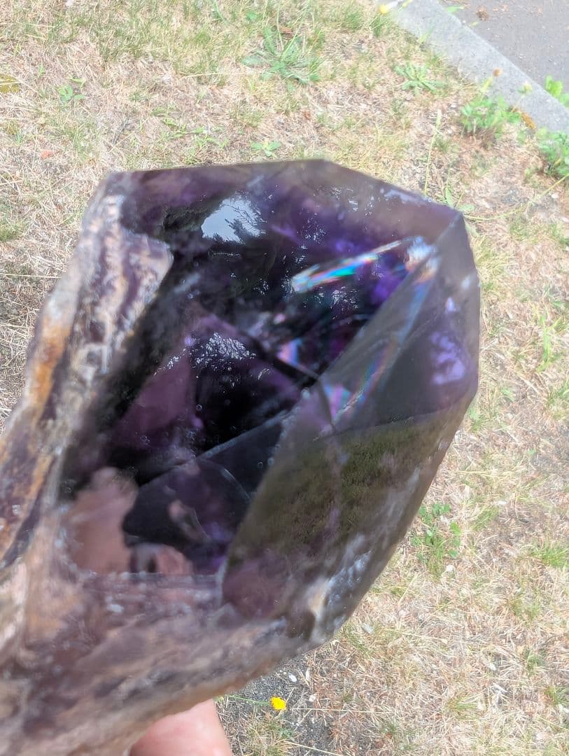 543g 虹 アメジスト【邪気払い神器】アテナ紫骨 骨幹水晶 原石NO.9