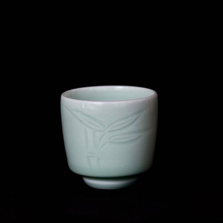 購入 人間国宝 井上萬二 ぐい呑み 青白磁 笹文ぐい呑 人間国宝 本人